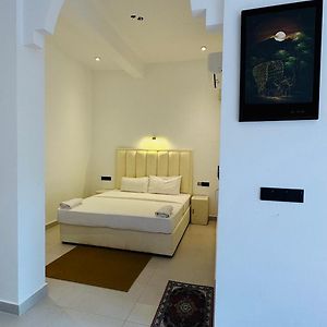 Arugambay Surf Resort